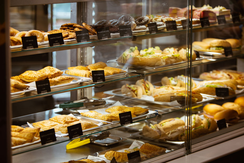COMIDA Express bakes, baps, baguettes, doughnuts, cookies and cakes behind a transparent counter