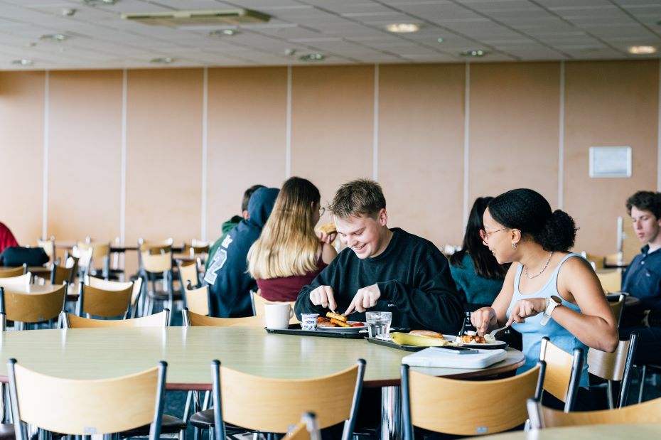 How to Save Time and Eat Well: A Guide to Exeter Catered Halls Meals