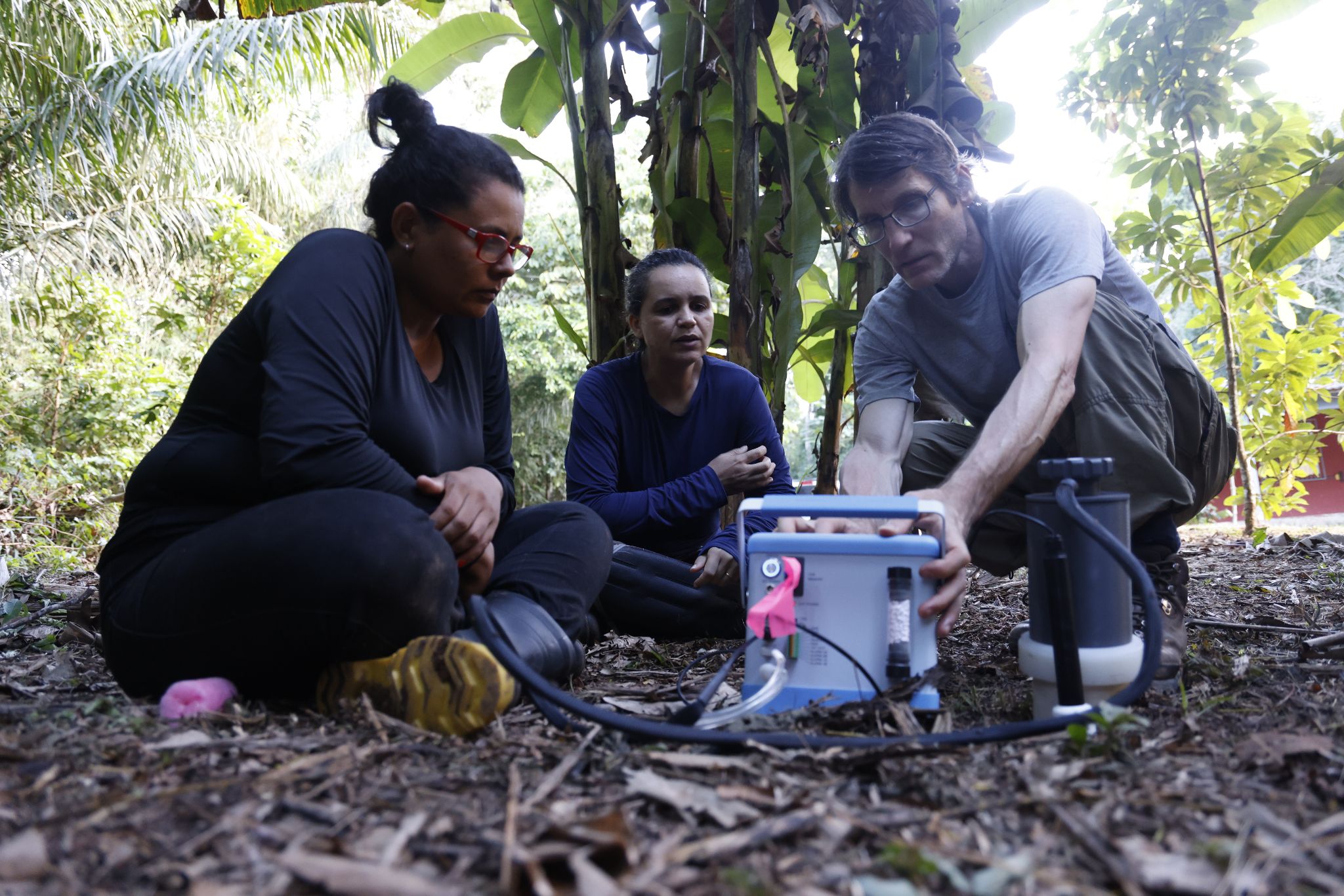 PhD student Silvana Silva and Dr. Simone Reis learning to operate the EGM-5 soil respiration analyser, Acre, Brazil