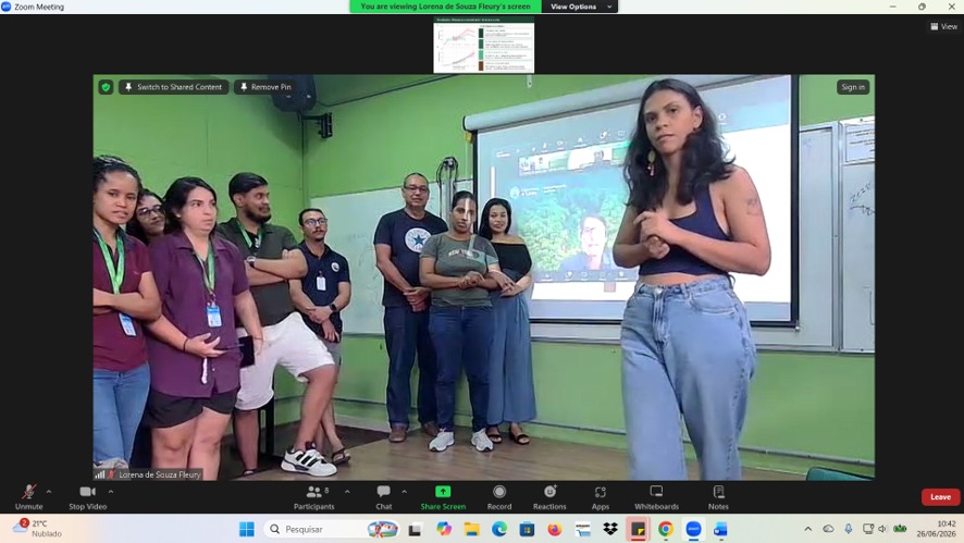 Lorena de Souza Fleury presenting her MSc defence remotely to the examining committee at INPA, Manaus