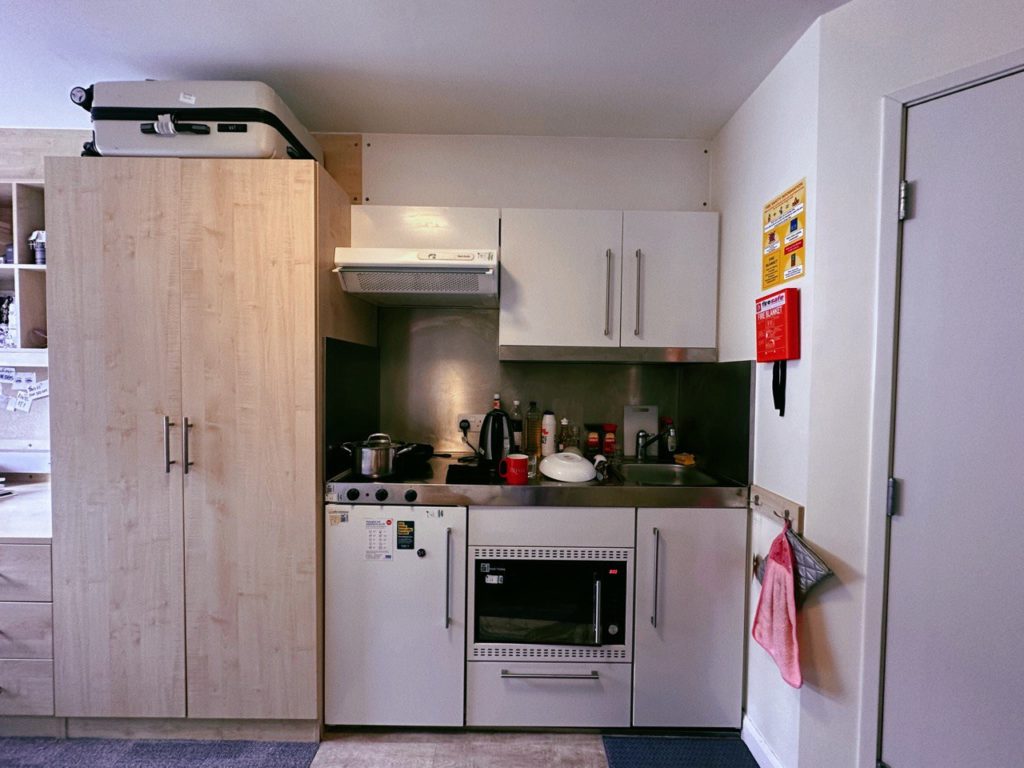 Kitchen cabinets, sink and cooker