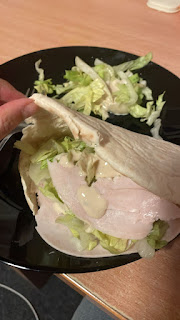 Pitta bread with lettuce and ham