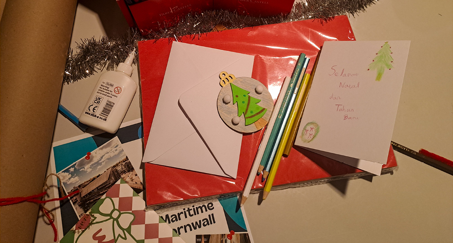 Making Christmas cards at the Intercultural Cafe on campus