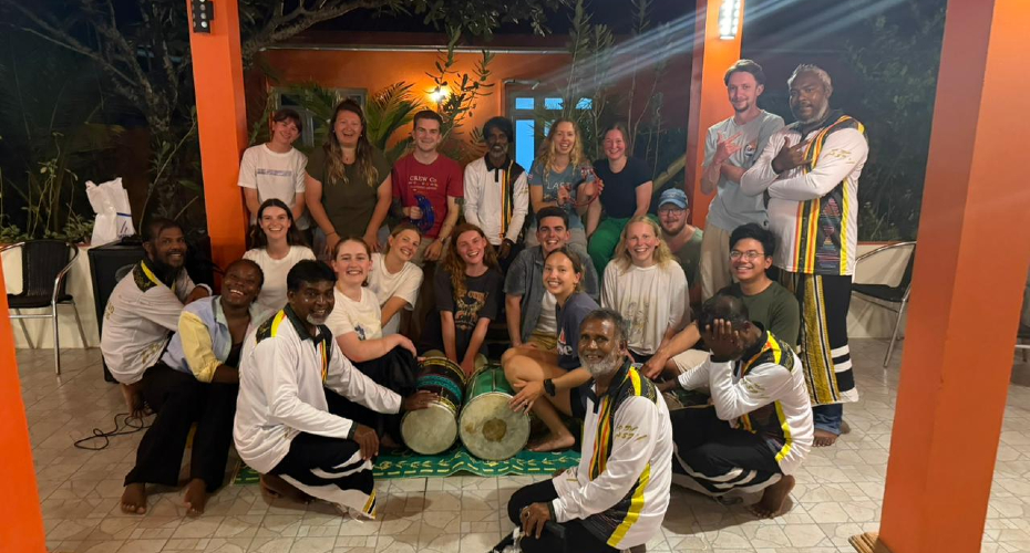 Group photo with the Maldivian performers