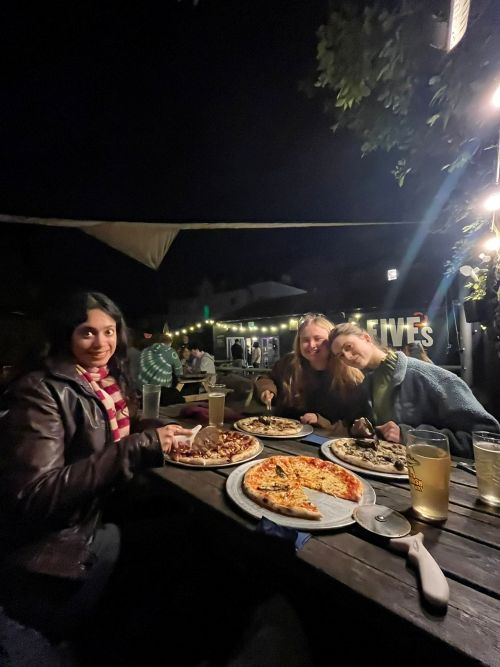 Pizza with smiley friends at fives